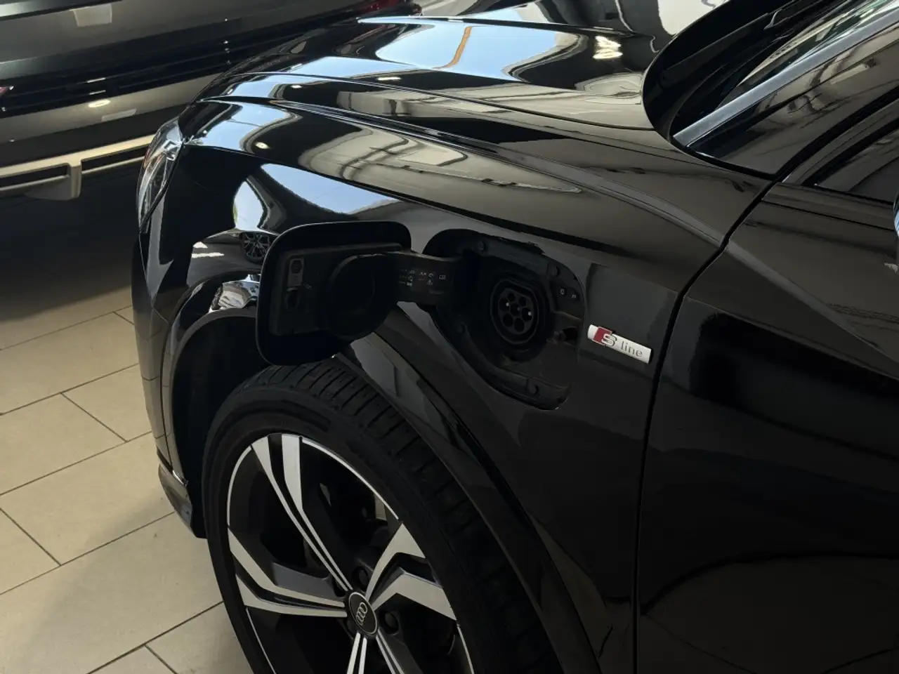 Audi Q3 45 TFSIe S line S-tronic — Galerie du véhicule 6