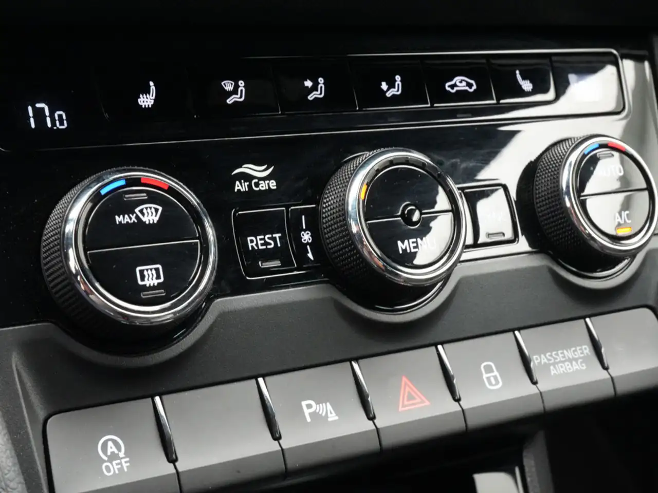 Skoda Kodiaq RS 4x4 MATRIX 7-SITZE AHK DCC KAM ACC — Galería del vehículo 14