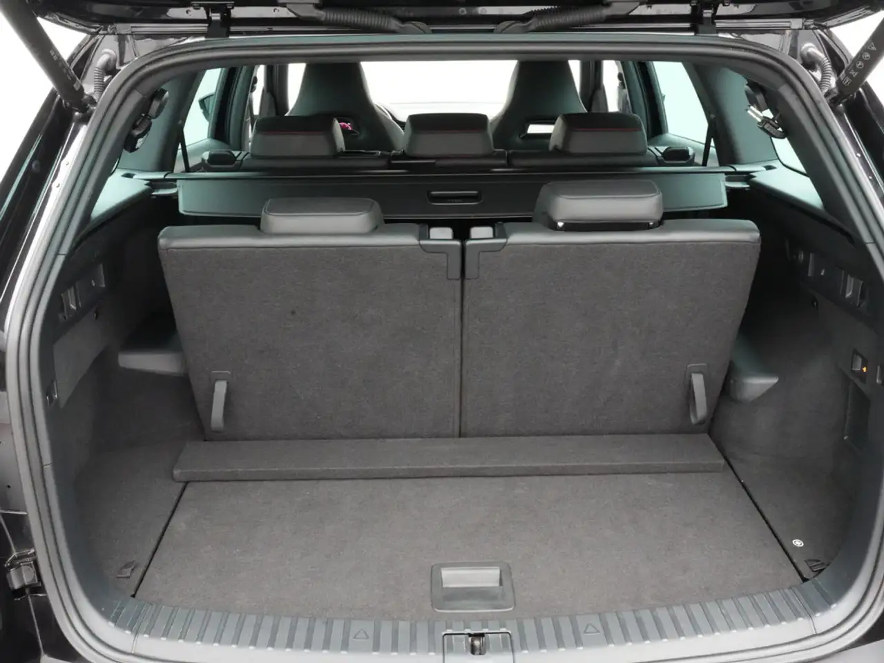 Skoda Kodiaq RS 4x4 MATRIX 7-SITZE AHK DCC KAM ACC — Galería del vehículo 18