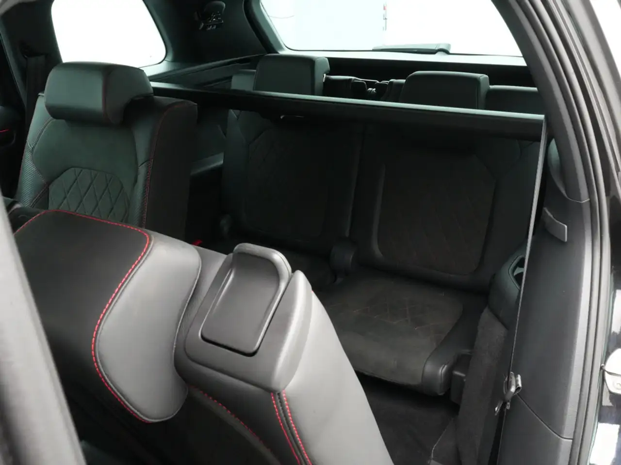 Skoda Kodiaq RS 4x4 MATRIX 7-SITZE AHK DCC KAM ACC — Galería del vehículo 5