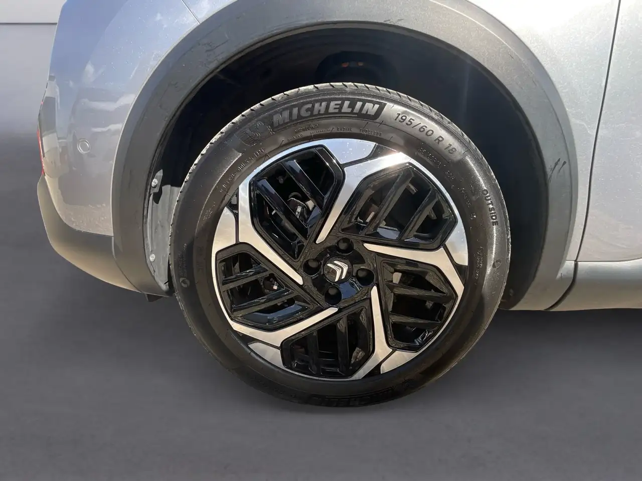 Citroen C4 X 1.2 Automatik 130 Max **Vollausstattung** — معرض صور السيارة 16