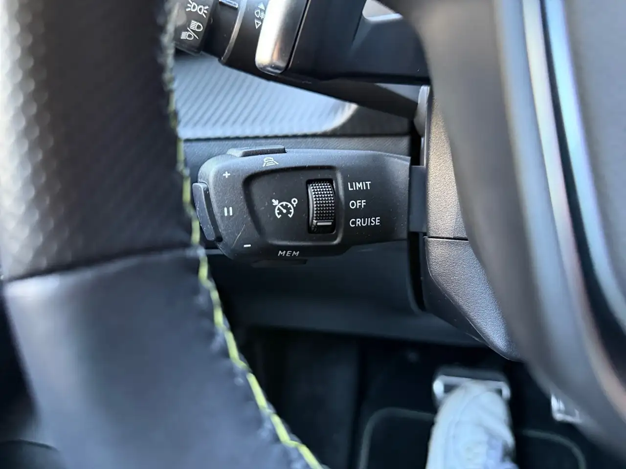 Peugeot 2008 1.2 PureTech 130 GT ACC KeyLess LED Navi — Vehicle gallery 19