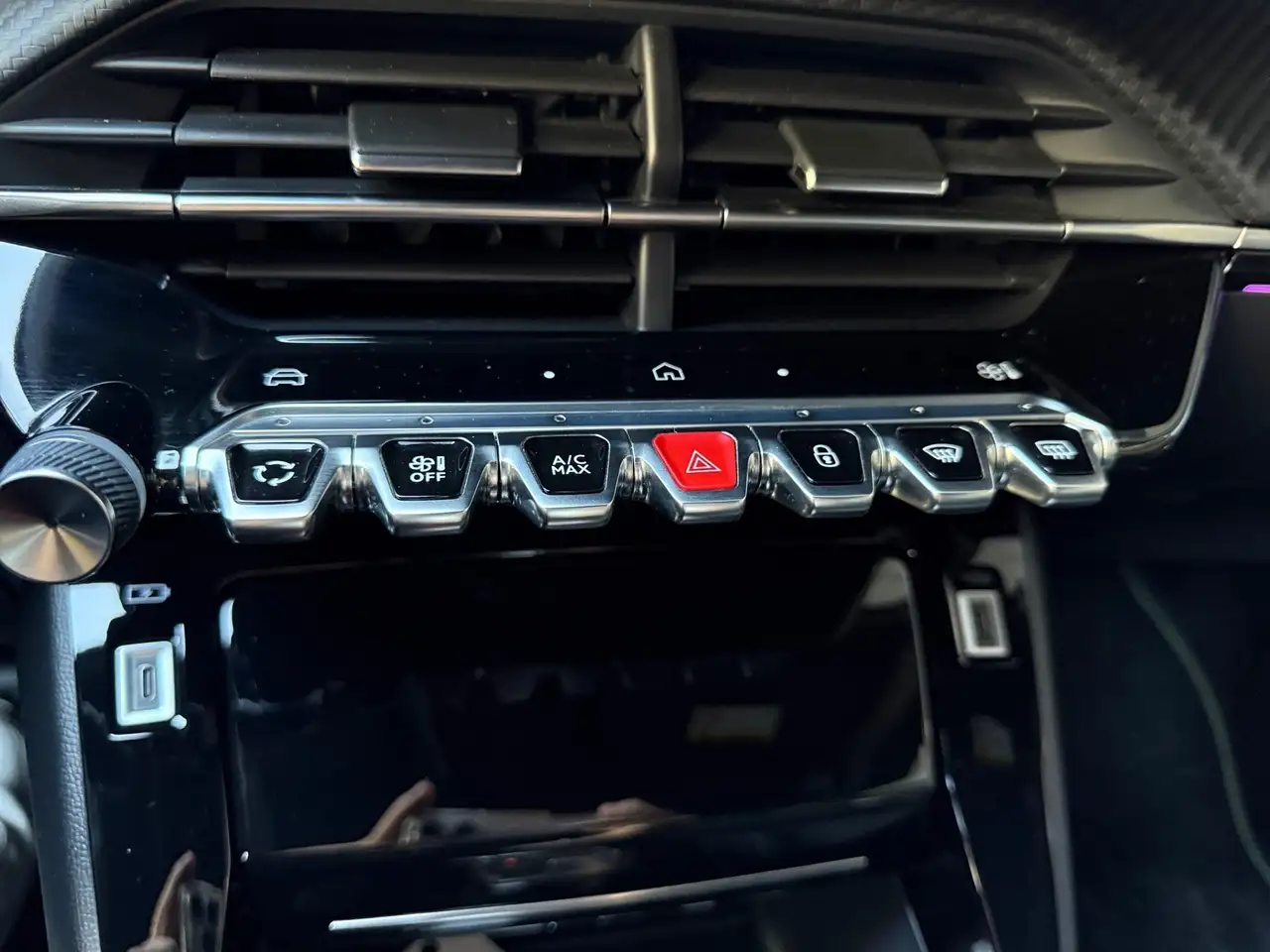 Peugeot 2008 1.2 PureTech 130 GT ACC KeyLess LED Navi — Vehicle gallery 18