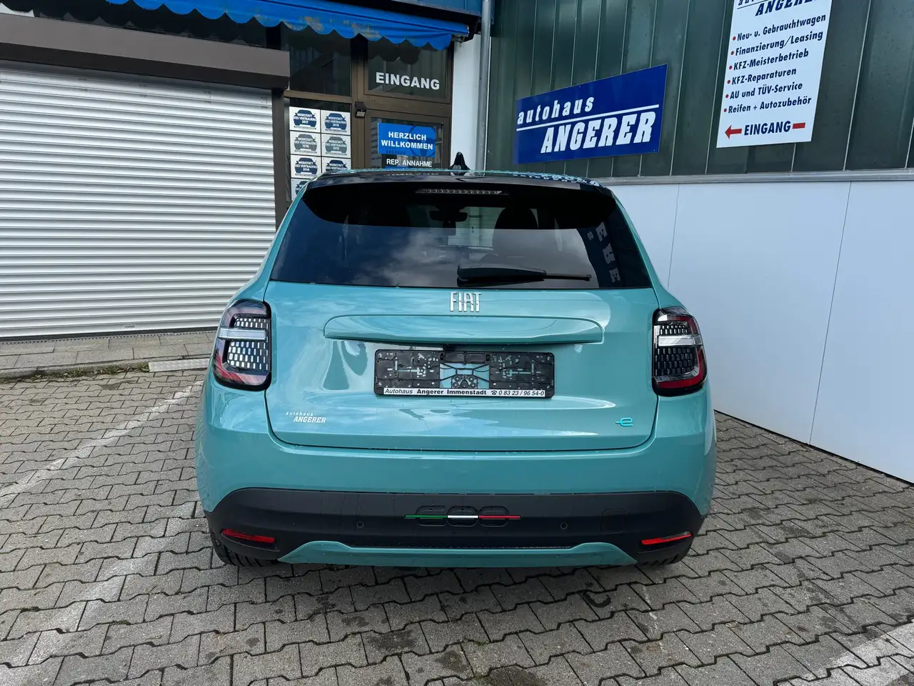 Fiat 600e La Prima, Navigation, LED, ACC , PDC , Rückfahrkamera , Vollleder, Frontscheibenheizung — Vehicle gallery 3