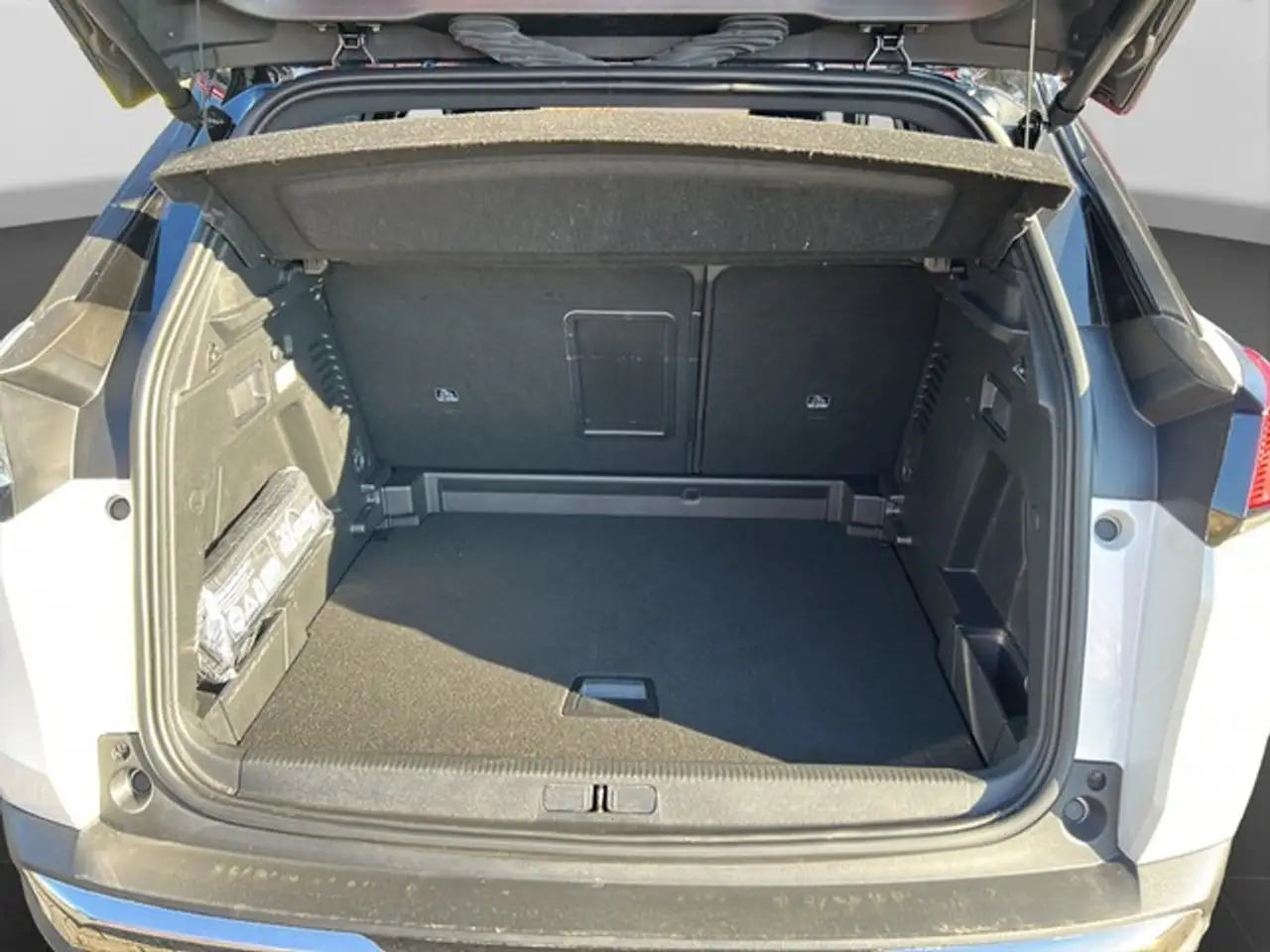 Peugeot 3008 (07.2016->) Hybrid 136 Allure Pack — Vehicle gallery 14