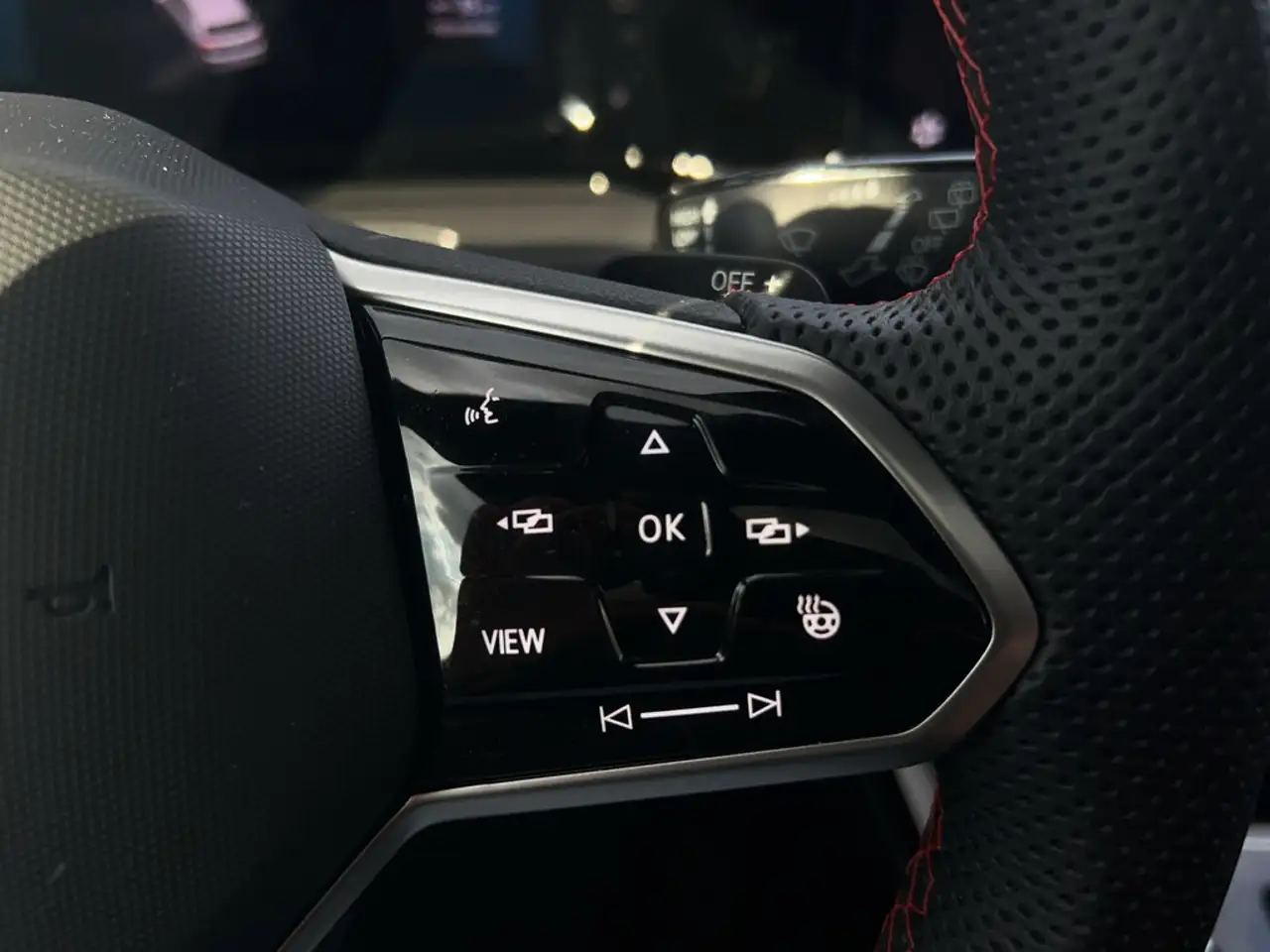 Volkswagen Golf VIII 2.0 TSI GTI Clubsport HUD NAVI PANO — معرض صور السيارة 23