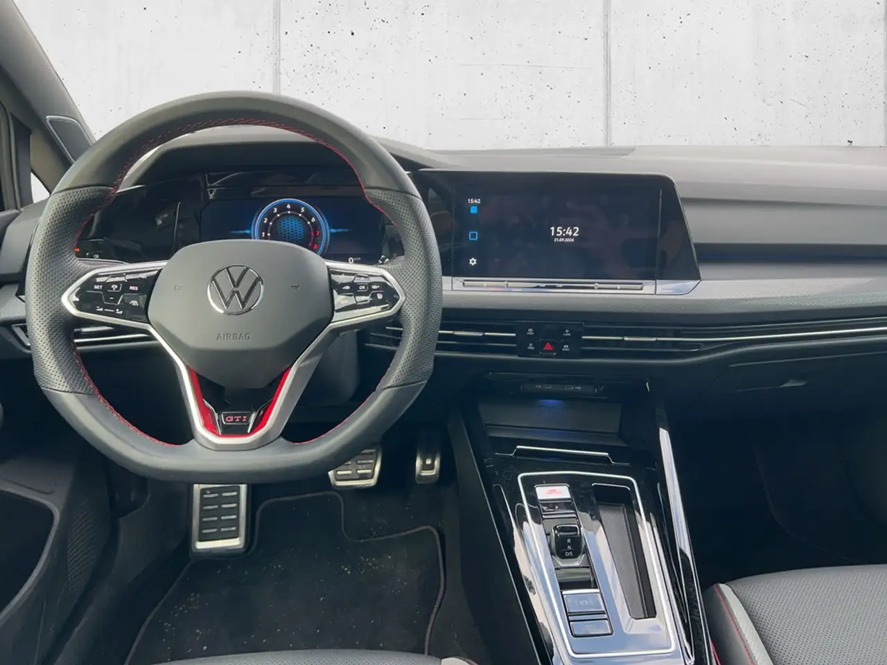 Volkswagen Golf VIII 2.0 TSI GTI Clubsport HUD NAVI PANO — معرض صور السيارة 14