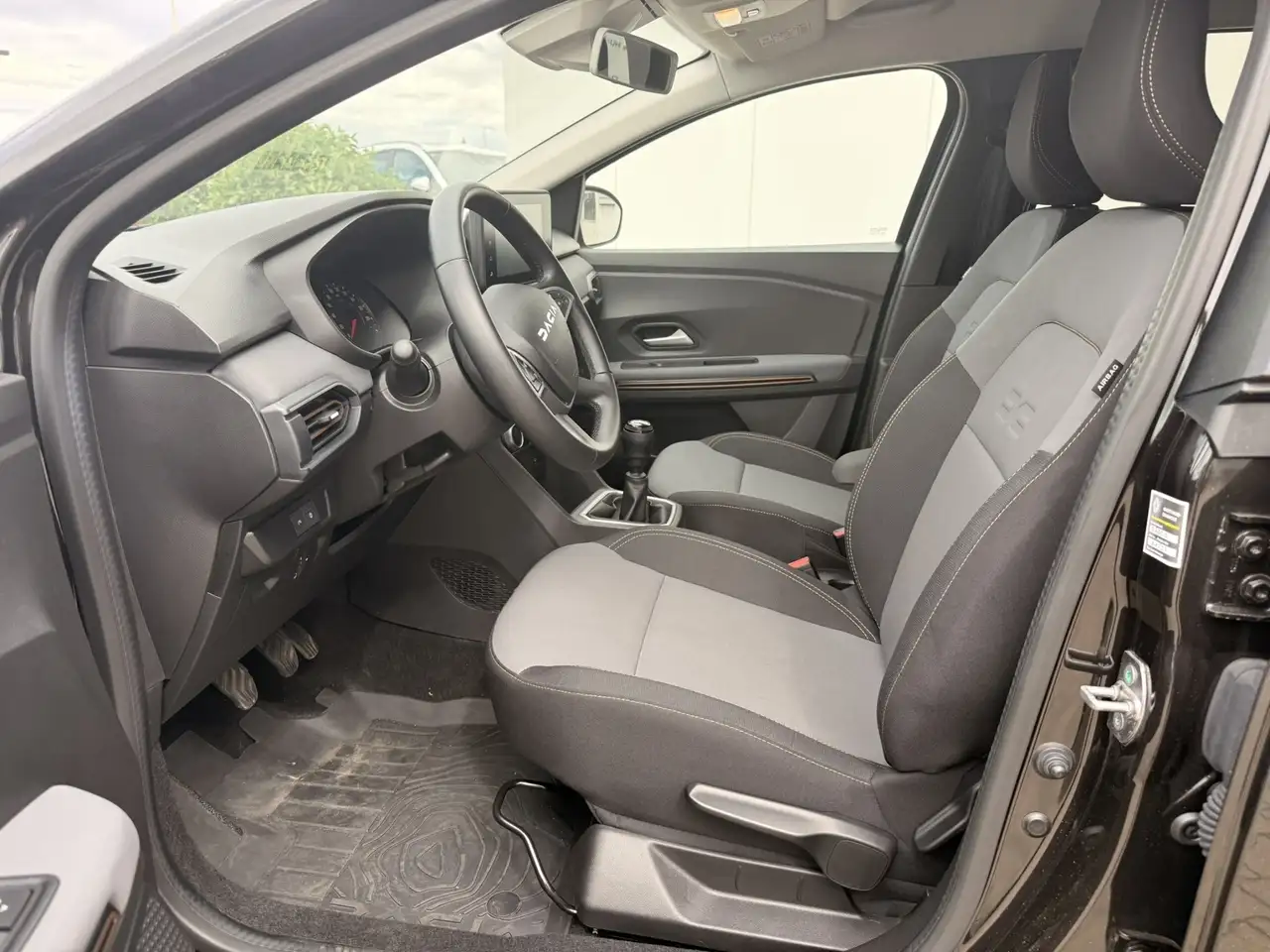 Dacia Jogger Extreme+ ECO-G 1.0 TCe 100 — Galerie du véhicule 4