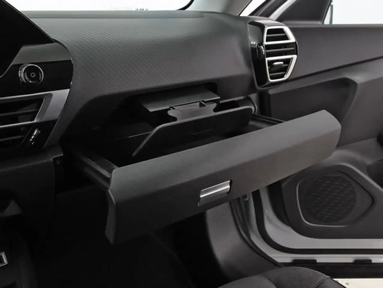 Citroen C4 ë- eléctrico 115kW 54kWh Max — Vehicle gallery 37