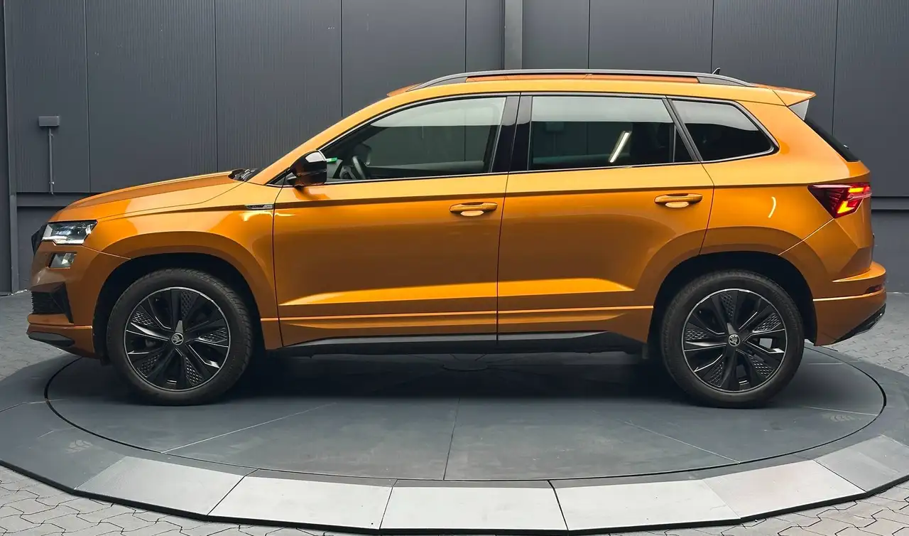 Skoda Karoq 1.5 TSI DSG Sportline *KAMERA*AHK*CarPlay*NAVI* — معرض صور السيارة 2
