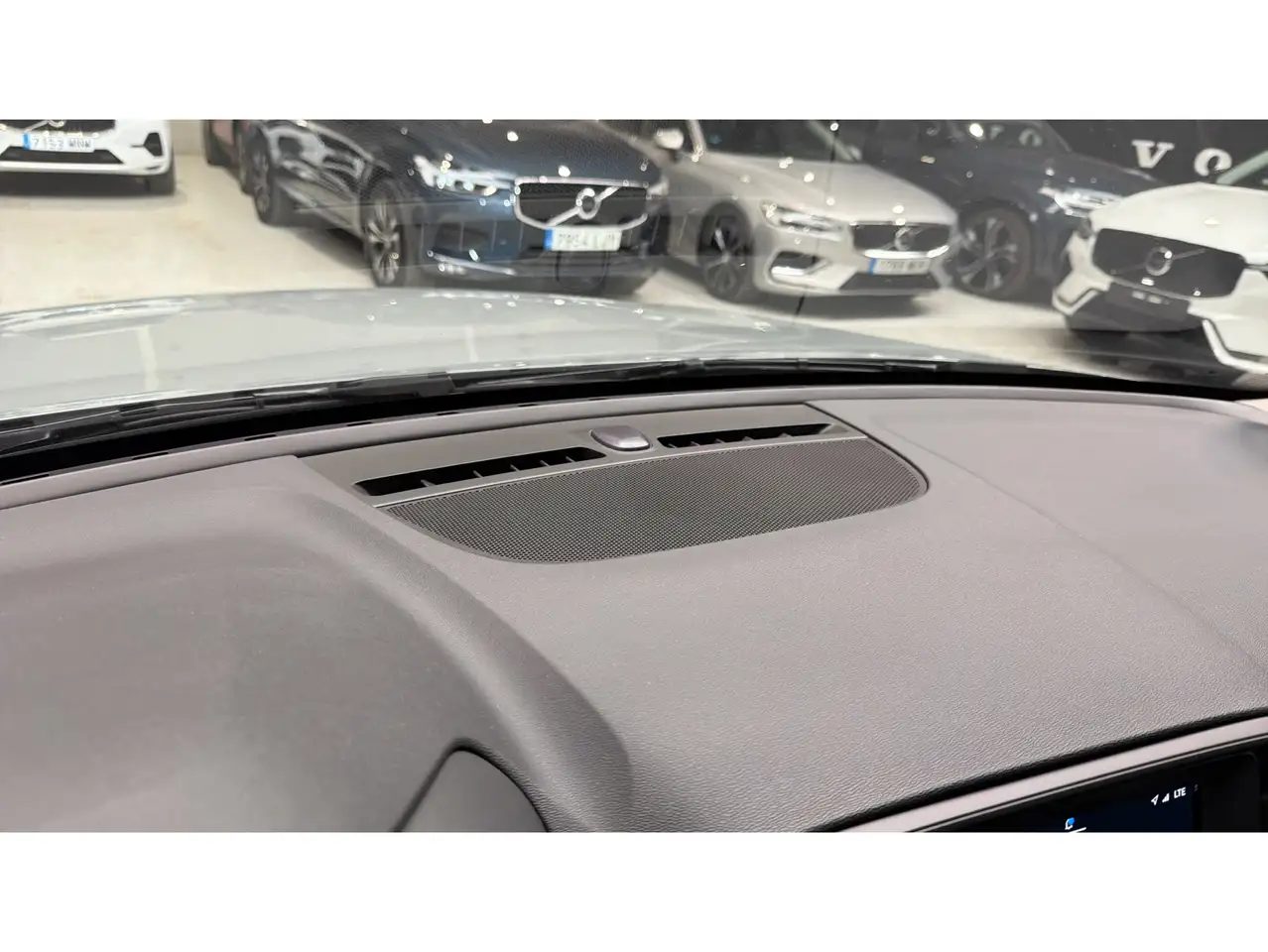 Volvo XC40 B3 Essential Aut. — Galería del vehículo 23