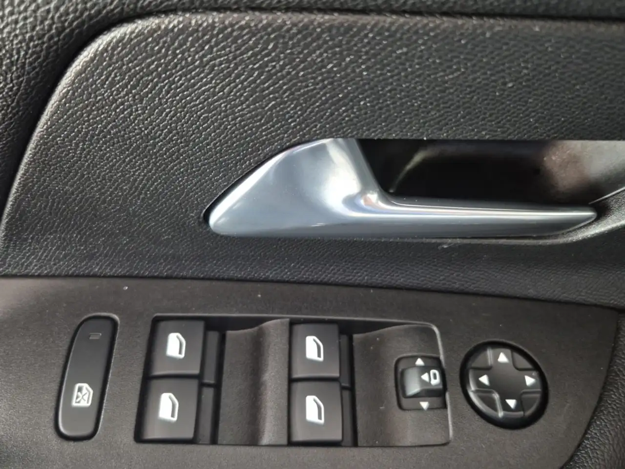 Opel Mokka GS Line Shz Navi Kamera PDC v+h — معرض صور السيارة 21
