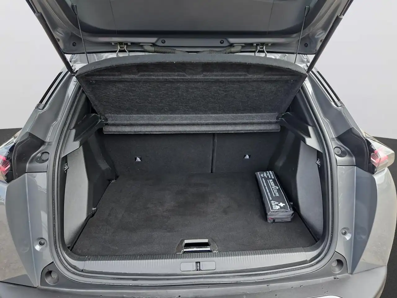 Peugeot 2008 Neuer 2008 GT PureTech 130 EAT8 — Vehicle gallery 8