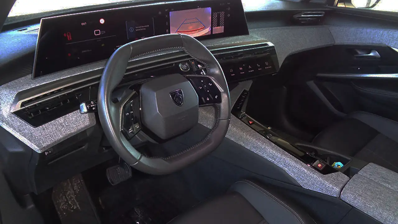 Peugeot 3008 HYBRID ALLURE EDCS6 — Vehicle gallery 11