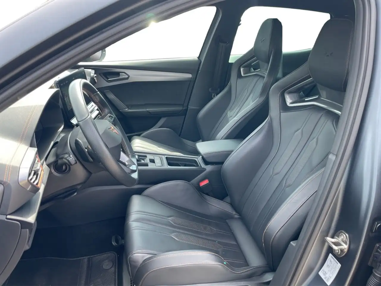 CUPRA Formentor 2.5 TSI DSG 4Drive VZ5 DCC MATT*MATRIX*AKEBONO*... — Galerie du véhicule 15