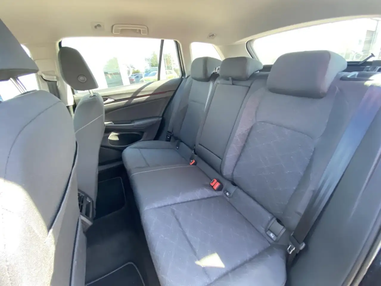 Volkswagen Golf Variant 1.5 TSI DSG STYLE AHK+APP-CONNECT+A — معرض صور السيارة 12