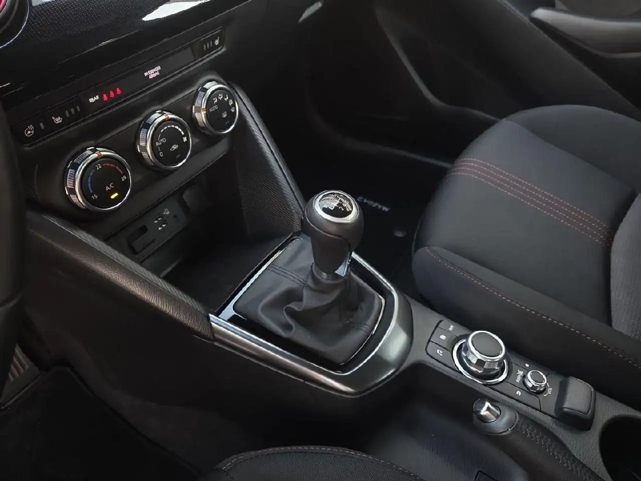 Mazda 2 Homura,LED,KAMERA,TEMPO,CARPLAY,DAB,TOTWINKEL,SPUR — Vehicle gallery 10