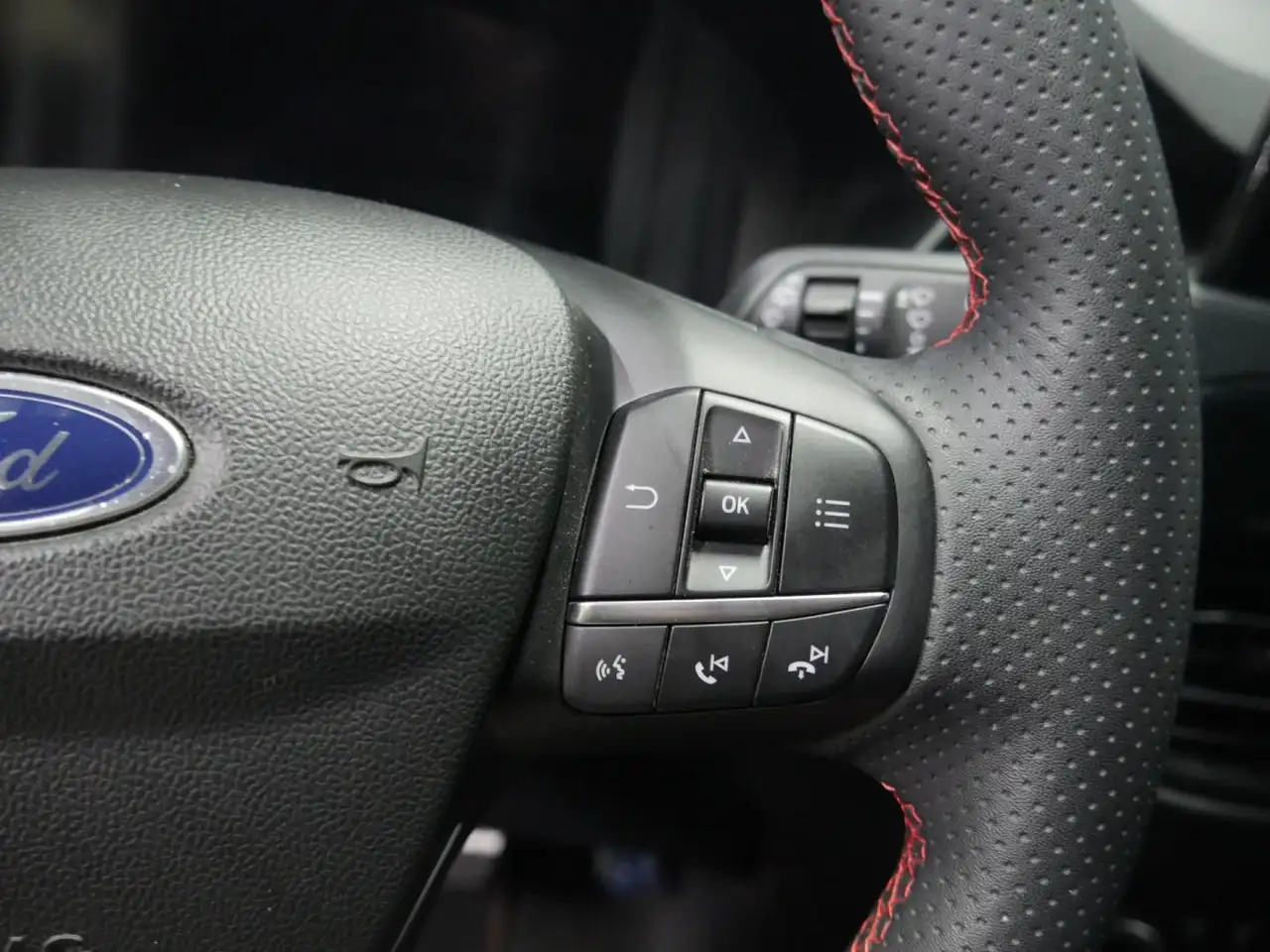 Ford Kuga ST-Line X 2.5 Duratec PHEV 165kW Auto — معرض صور السيارة 19