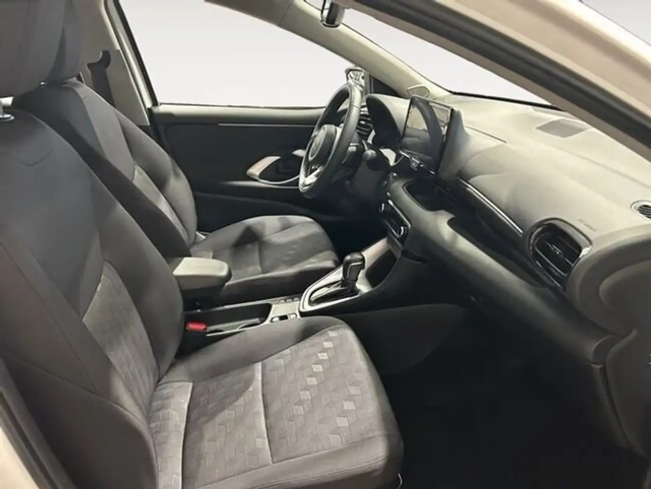 Toyota Yaris 120H 1.5 Active Plus — Galería del vehículo 6