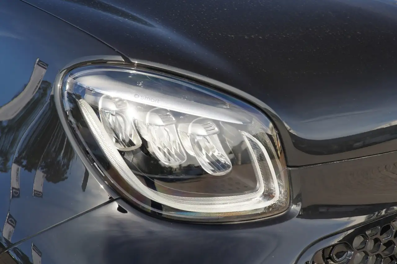 smart forTwo EQ fortwo coupe SHZ Tempo Panorama Bluetooth Klima — Vehicle gallery 17