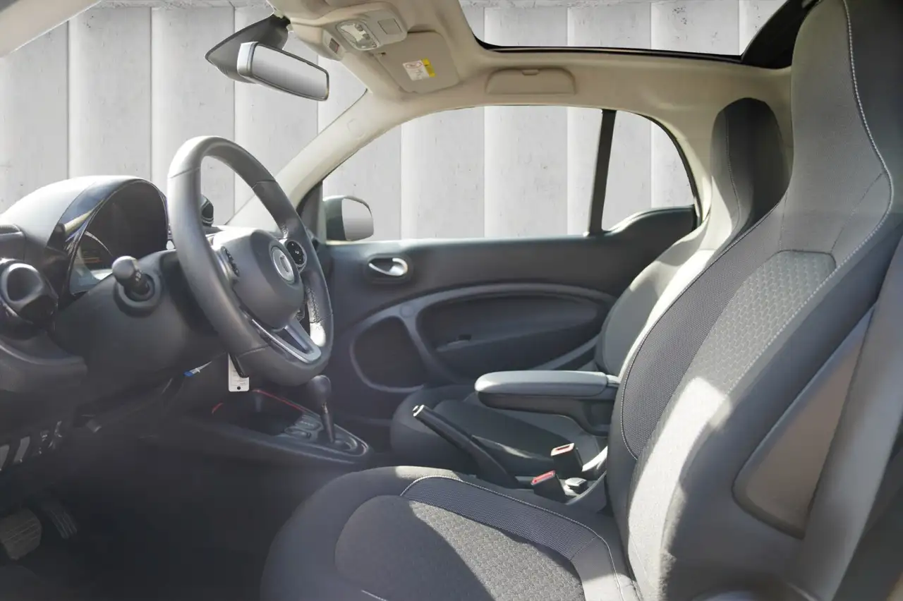 smart forTwo EQ fortwo coupe SHZ Tempo Panorama Bluetooth Klima — Vehicle gallery 14