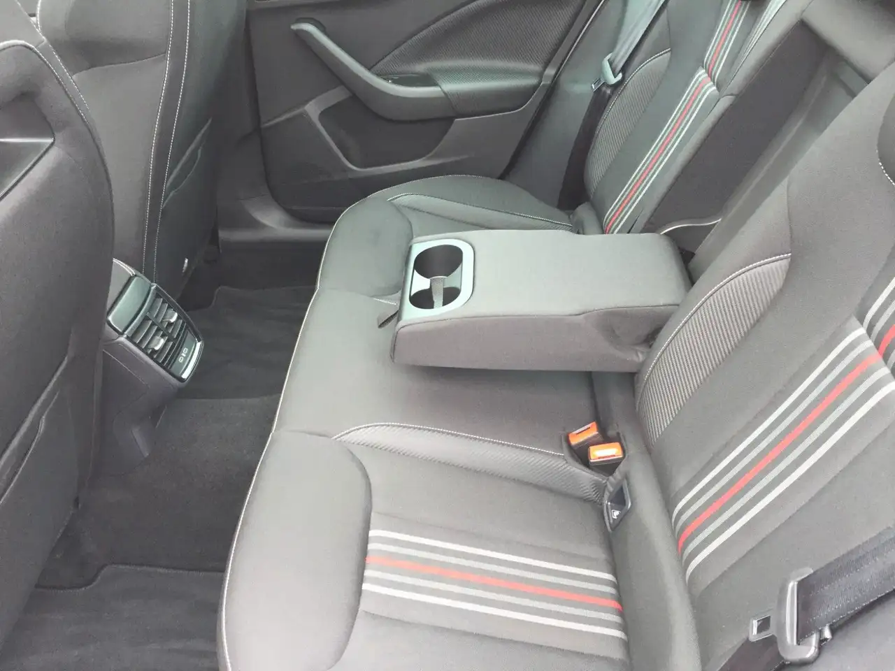 Skoda Scala SCALA MONTE CARLO 150PS DSG 8xASSISTENT 18ZOLL — Galerie du véhicule 25