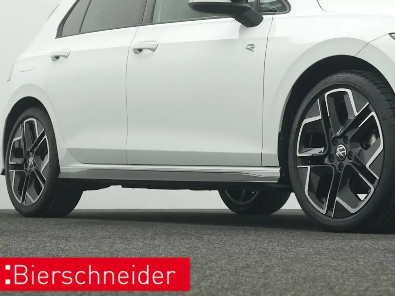 Volkswagen Golf 8 1.5 eTSI DSG R-Line BLACK STYLE PANO IQ.LIGHT NA — Vehicle gallery 34