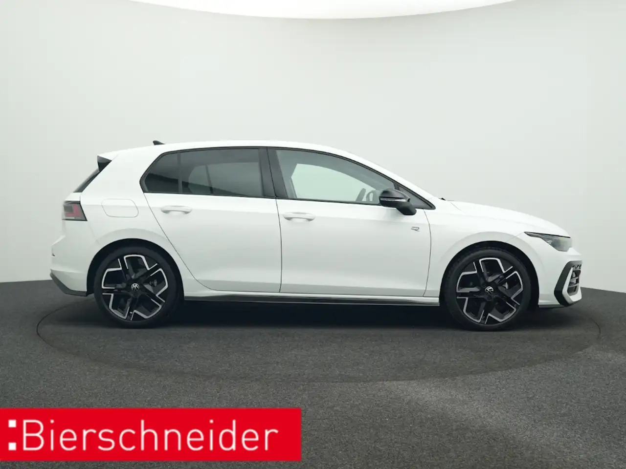 Volkswagen Golf 8 1.5 eTSI DSG R-Line BLACK STYLE PANO IQ.LIGHT NA — Vehicle gallery 8