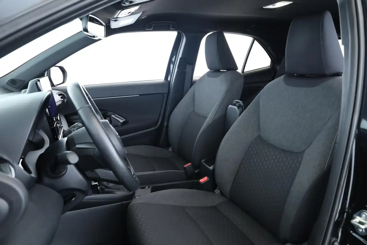 Toyota Yaris Cross CVT Team D LED Navi SHZ iACC Kam 17" — معرض صور السيارة 10