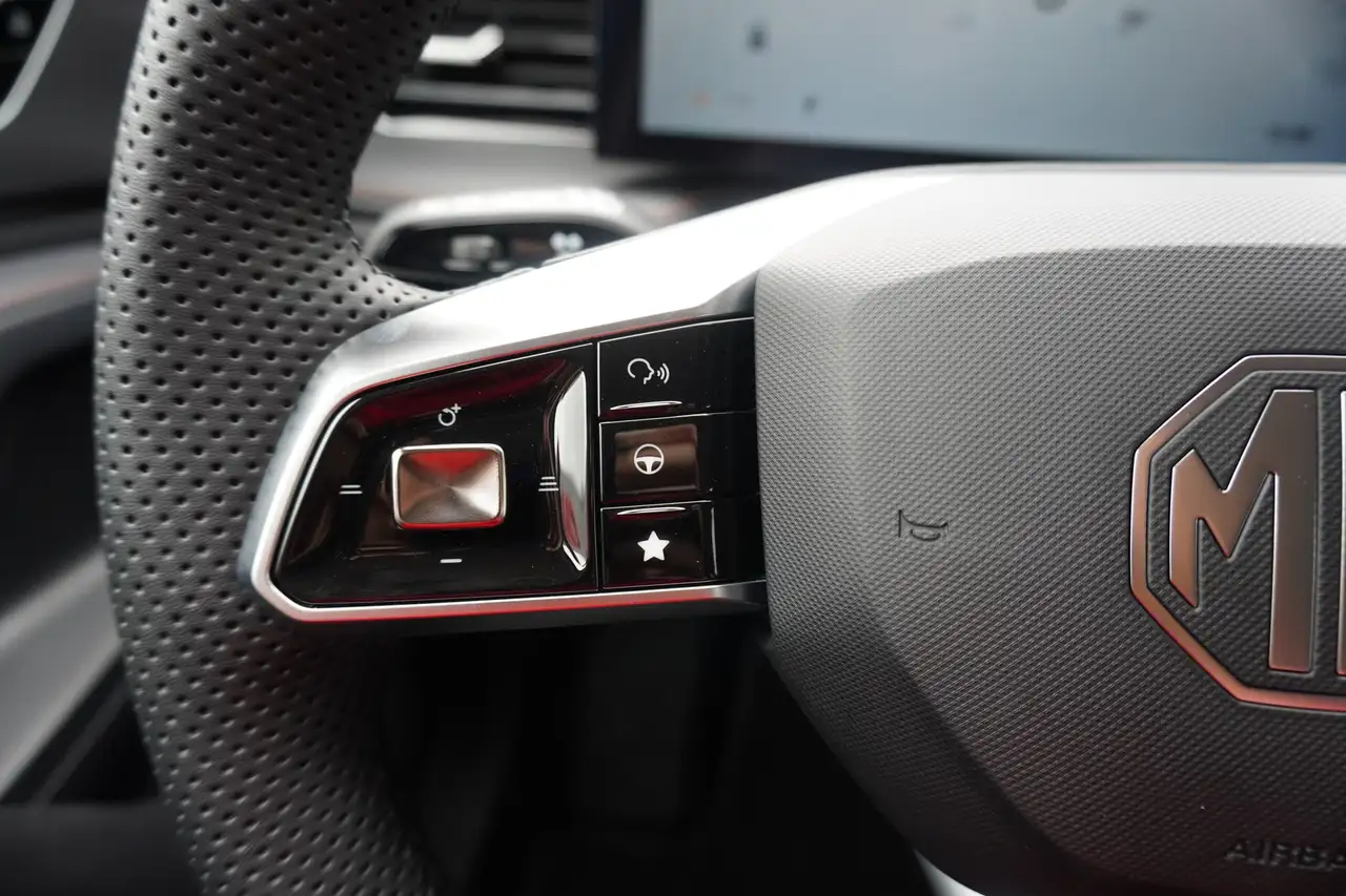 MG HS 1.5 T-GDI Luxury Aut. LED ACC Navi 360° — Galerie du véhicule 14