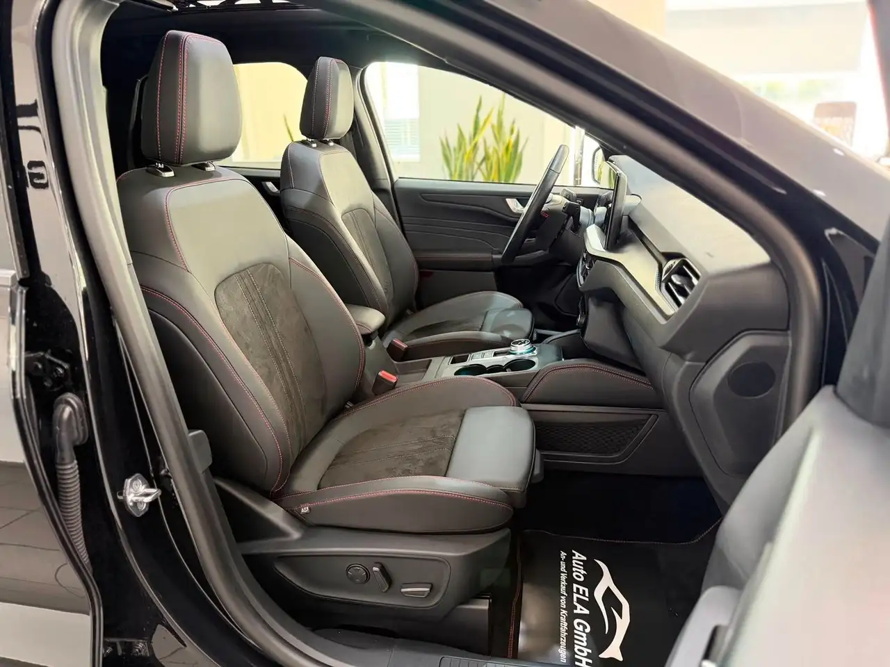 Ford Kuga 1.5 ST-Line X Automatik Pano|AHK|1.Hand — Galerie du véhicule 11