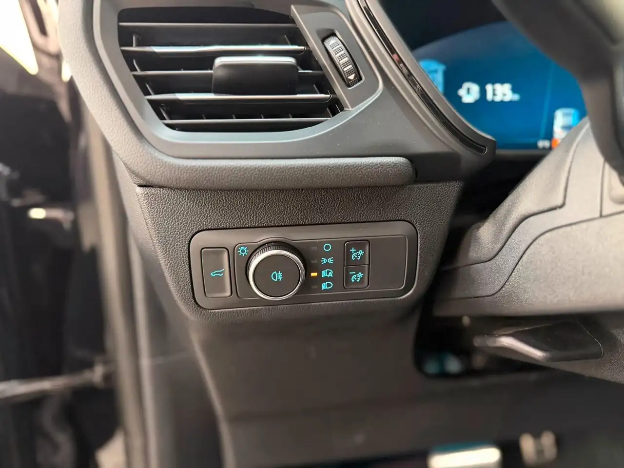 Ford Kuga 1.5 ST-Line X Automatik Pano|AHK|1.Hand — Galerie du véhicule 21