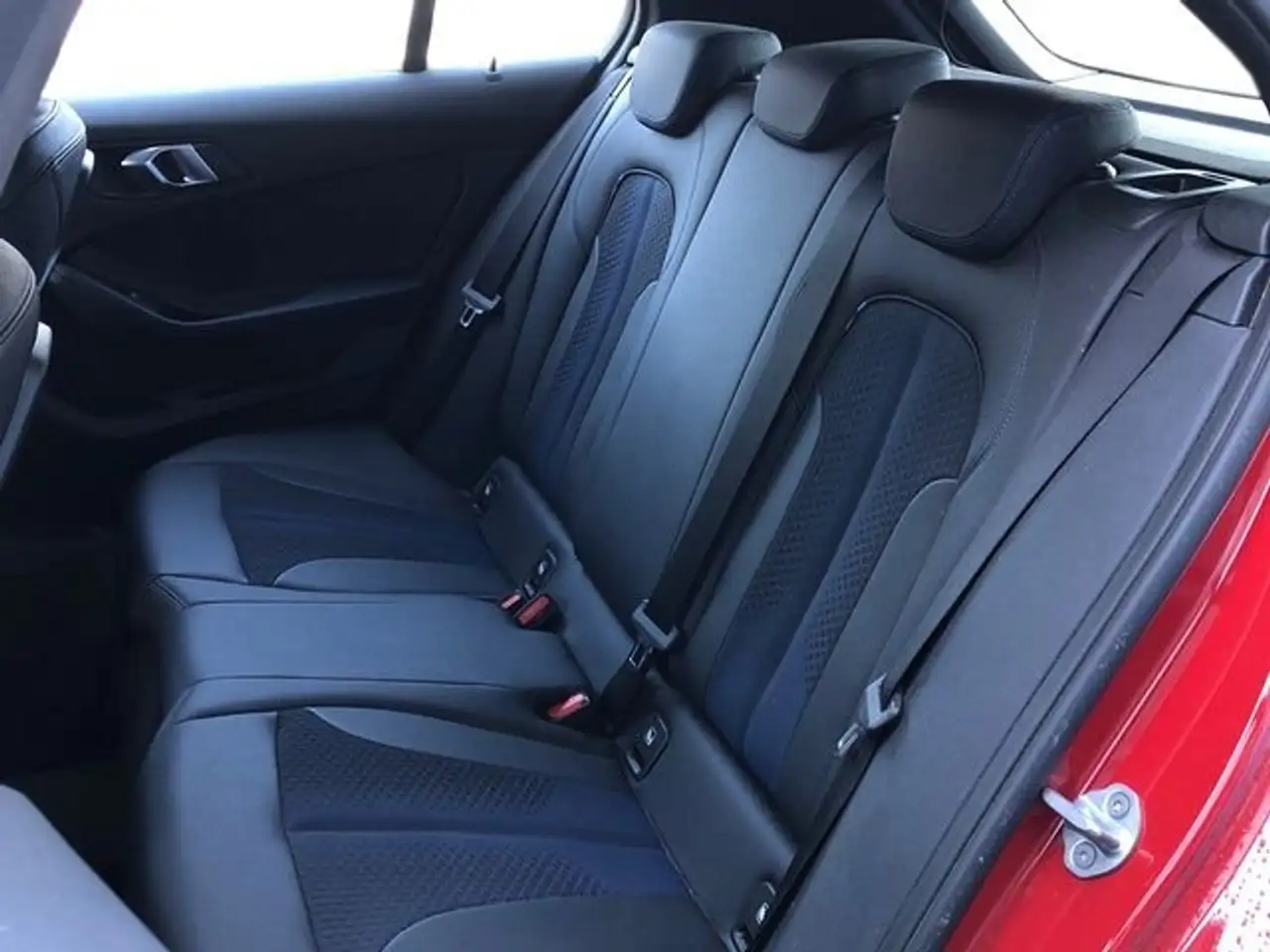 BMW 118 118dA Business — Galería del vehículo 9