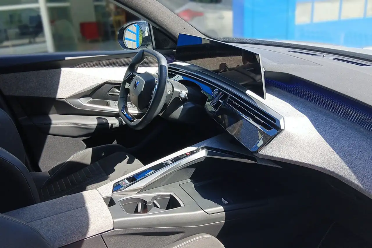 Peugeot 5008 Allure Eléctrico 157kW — Vehicle gallery 14