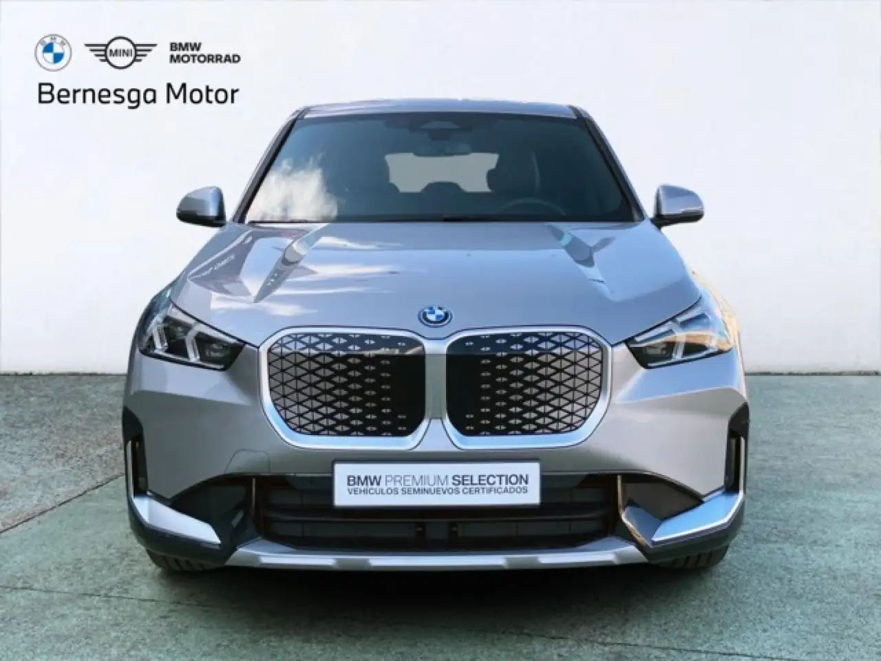 BMW iX1 eDrive20 — Vehicle gallery 2