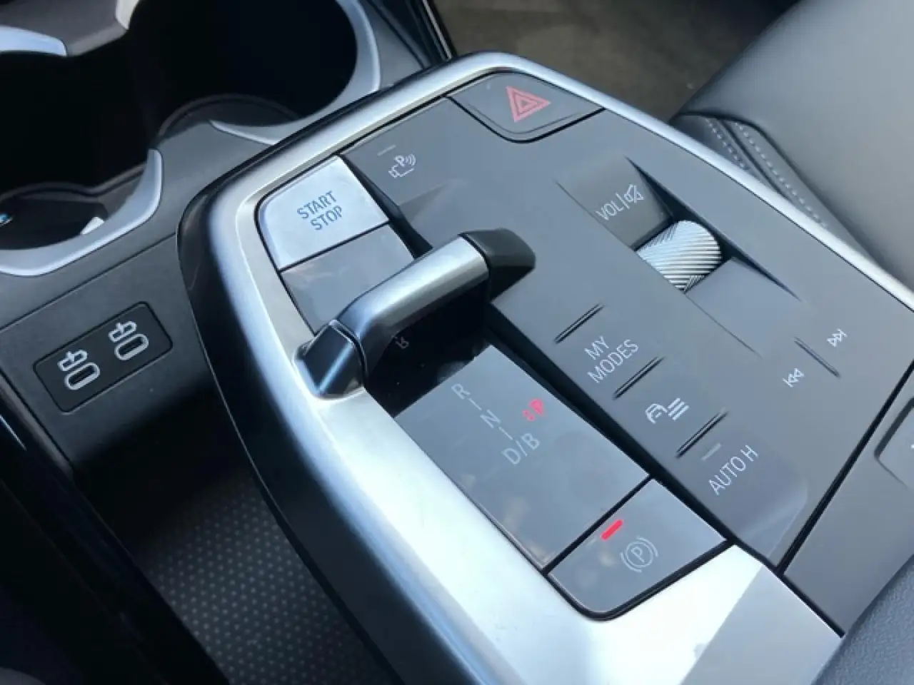 BMW iX1 eDrive20 — Vehicle gallery 22