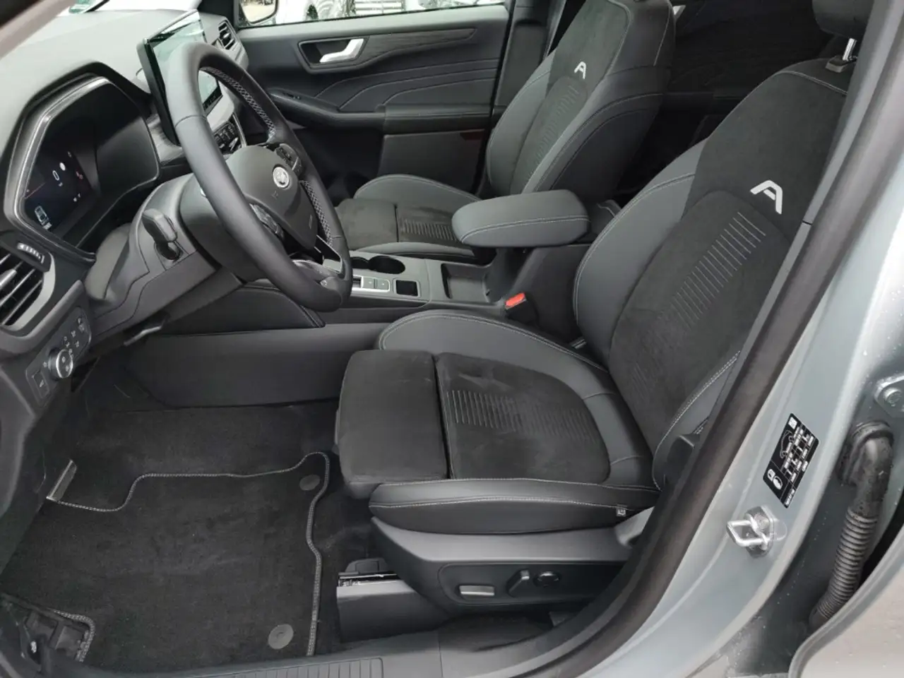 Ford Kuga Active X FHEV NAVI ACC Autom RFK Klimaaut SHZ FSH — معرض صور السيارة 10
