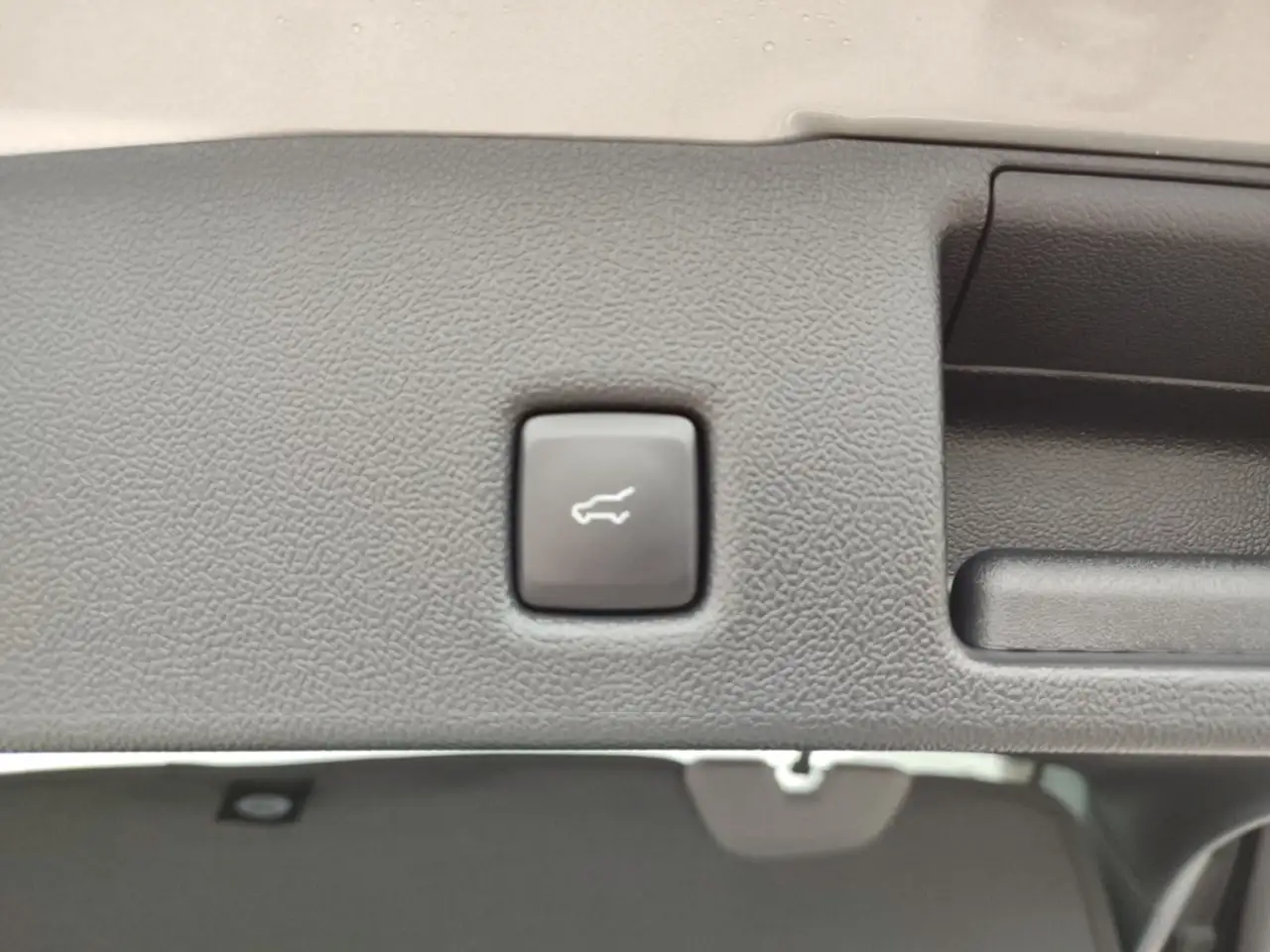 Ford Kuga Active X FHEV NAVI ACC Autom RFK Klimaaut SHZ FSH — معرض صور السيارة 20