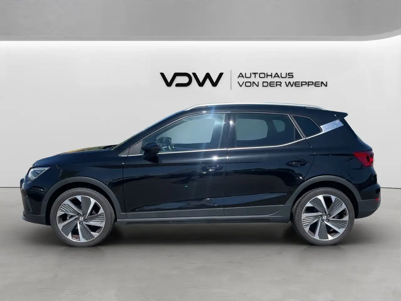 SEAT Arona FR TSI DSG ACC Navi SHZ Totwinkel 18Z — Vehicle gallery 5