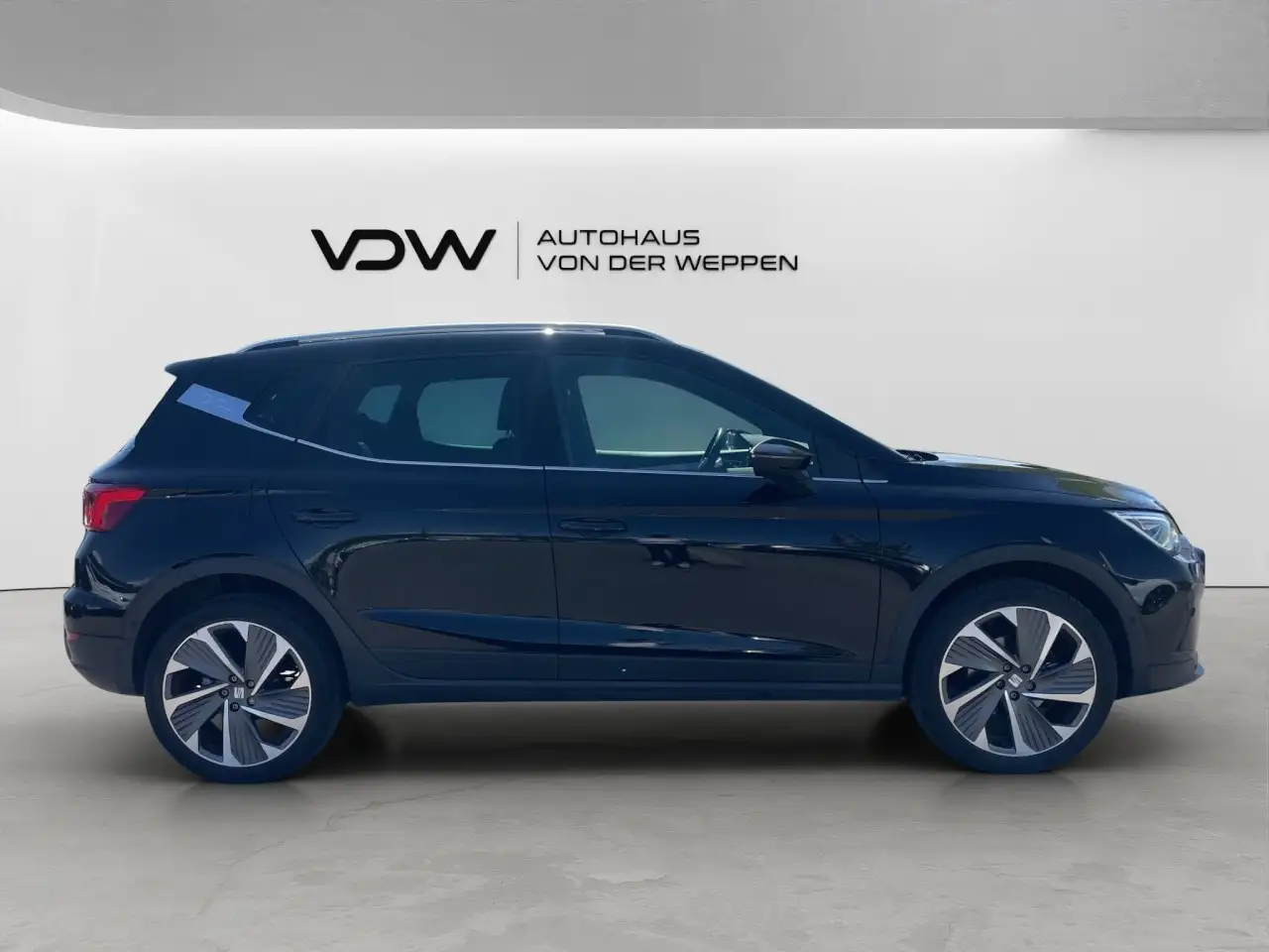 SEAT Arona FR TSI DSG ACC Navi SHZ Totwinkel 18Z — Vehicle gallery 11