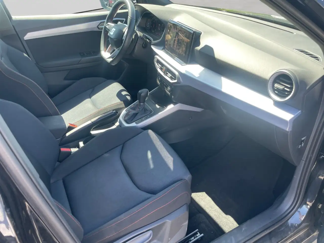 SEAT Arona FR TSI DSG ACC Navi SHZ Totwinkel 18Z — Vehicle gallery 15