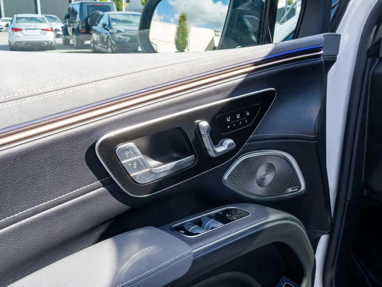 Mercedes-Benz EQS 500 4M SUV AMG Sport Premium+ Hyperscreen — Galería del vehículo 30
