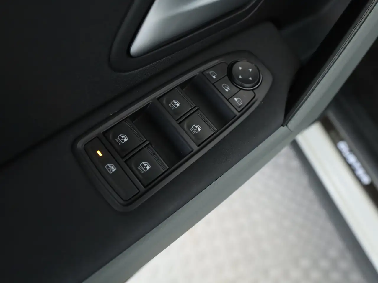 Dacia Duster Neuer Extreme HYBRID 140 Apple CarPlay PDC — معرض صور السيارة 16