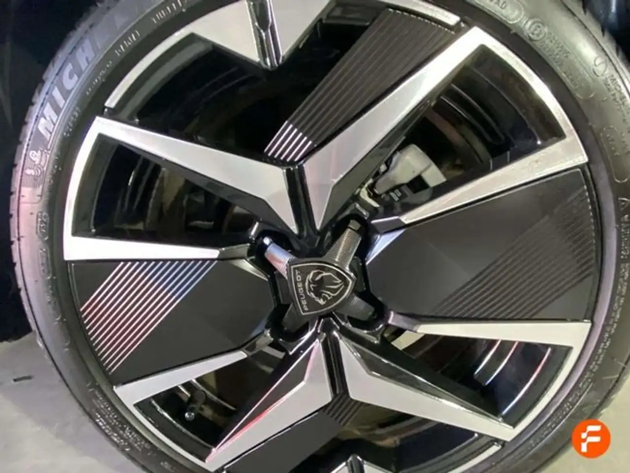 Peugeot 208 GT Puretech 100 — معرض صور السيارة 23