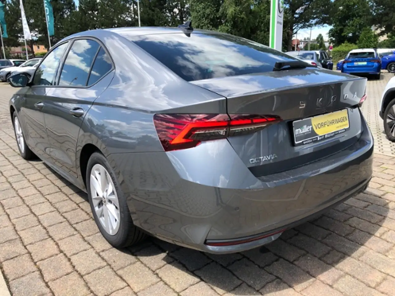 Skoda Octavia Lim. Selection Navi SmartLink Kamera — Vehicle gallery 6