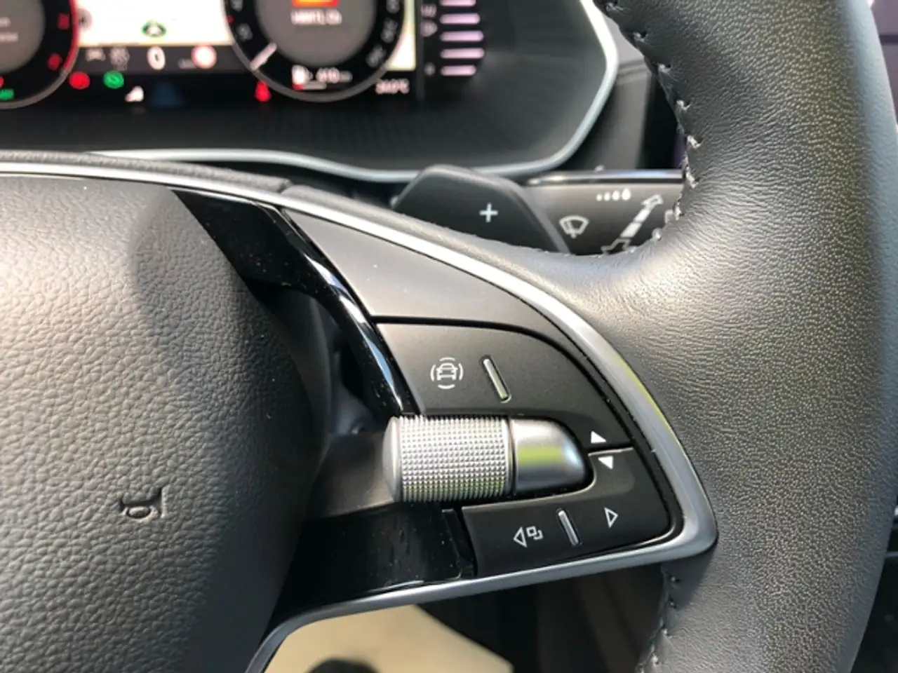 Skoda Octavia Lim. Selection Navi SmartLink Kamera — Vehicle gallery 12