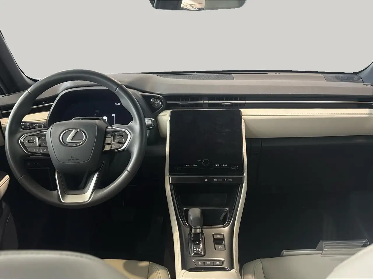Lexus LBX Elegant+ — Vehicle gallery 7