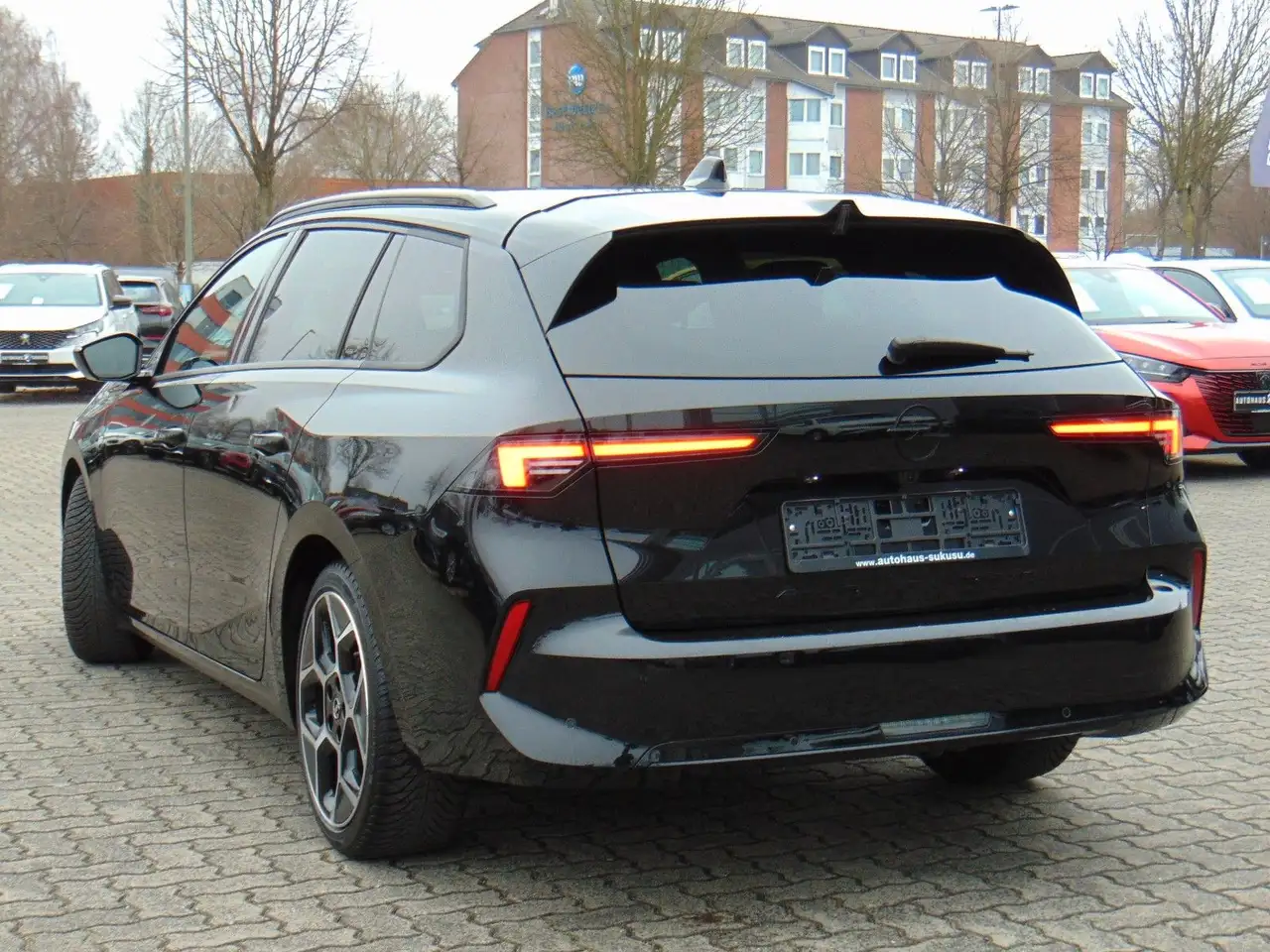 Opel Astra L 1.2 Turbo Sports Tourer AT8 Ultimate — Galerie du véhicule 3