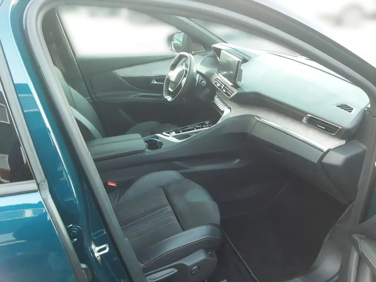 Peugeot 3008 Hybrid 136 e-DSC6 GT ACC Navi PDC Pano — Galerie du véhicule 15