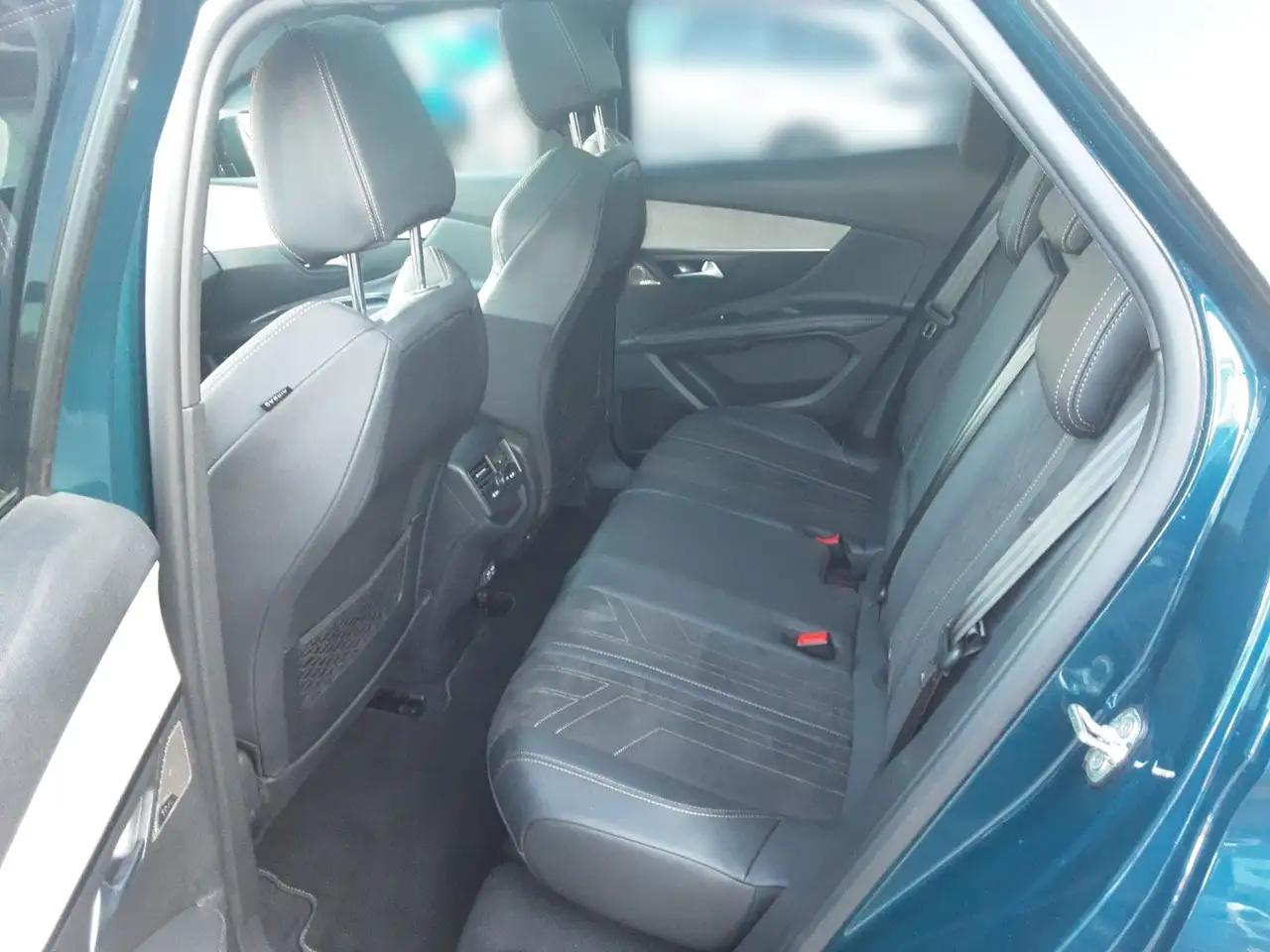 Peugeot 3008 Hybrid 136 e-DSC6 GT ACC Navi PDC Pano — Galerie du véhicule 9